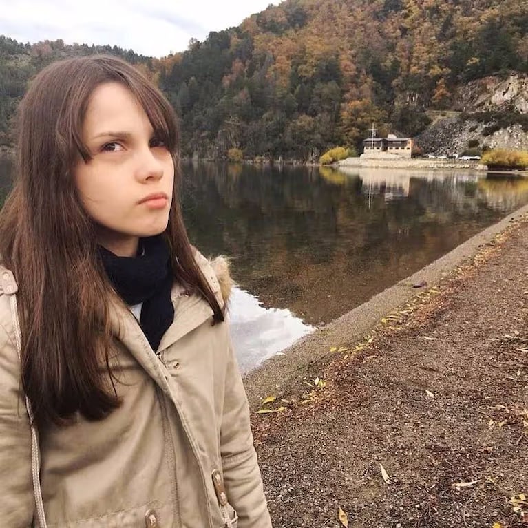 Camille, la hija de Christian Sancho y Valeria Britos, está por recibirse de ingeniera química en España