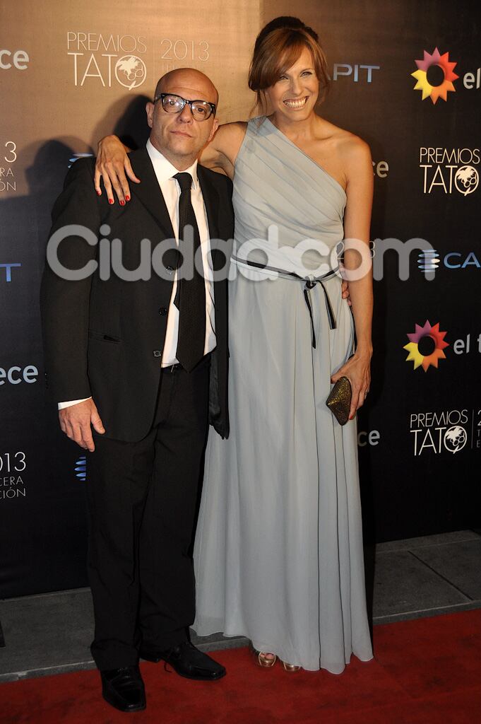 Campi y Denise Dumas, siempre sonrientes en la alfombra roja (Foto: Jennifer Rubio). 