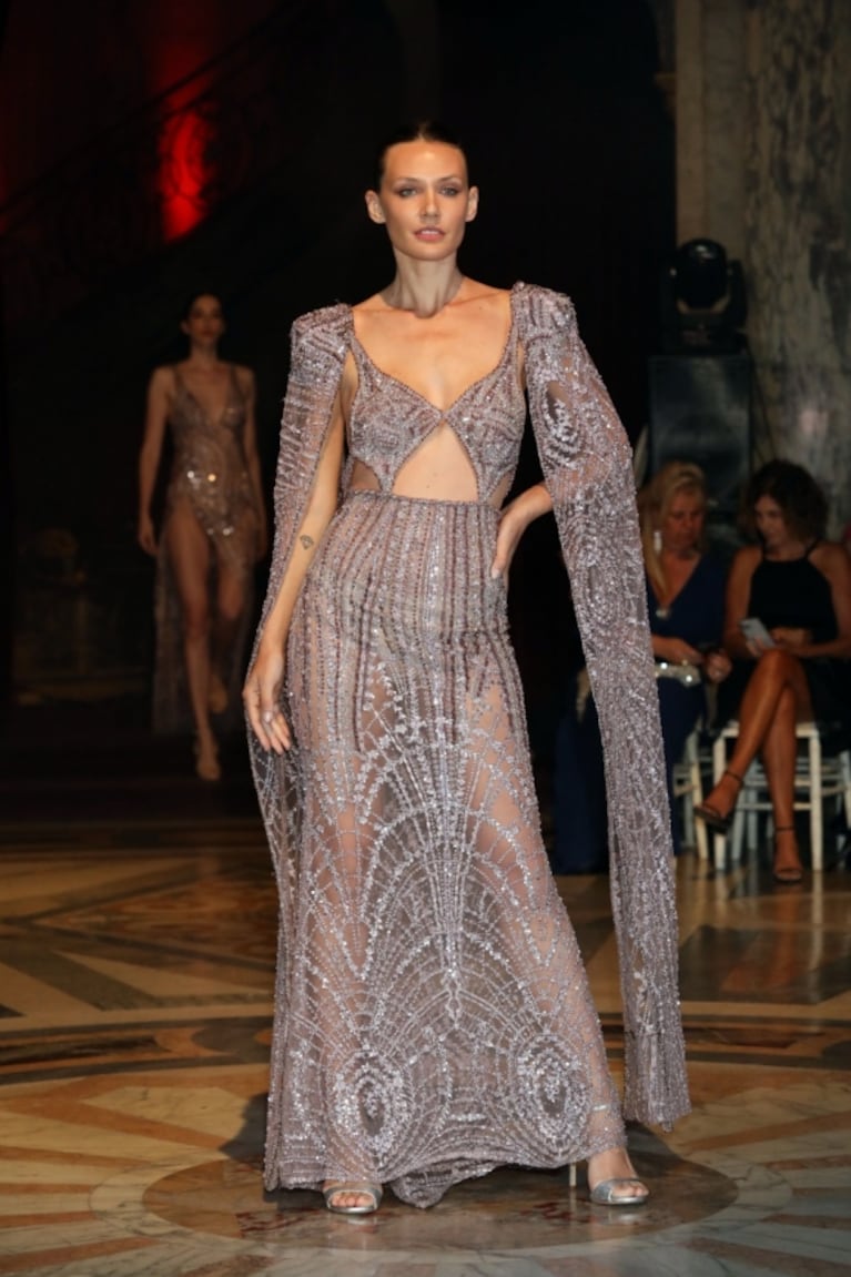 Cande Ruggeri, Lourdes Sánchez y Agustina Casanova: imponentes looks en un desfile