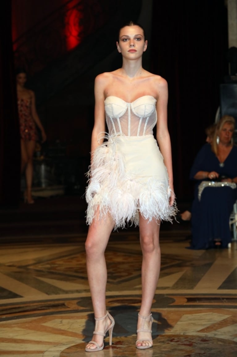 Cande Ruggeri, Lourdes Sánchez y Agustina Casanova: imponentes looks en un desfile