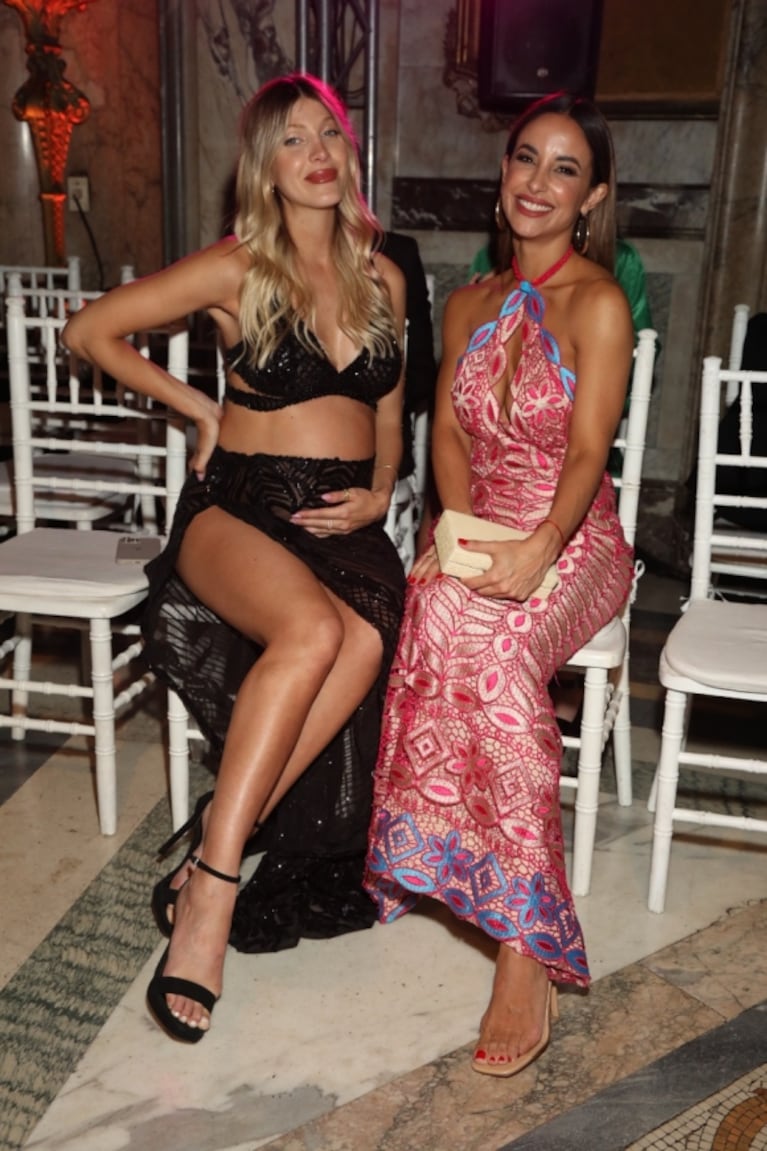 Cande Ruggeri, Lourdes Sánchez y Agustina Casanova: imponentes looks en un desfile