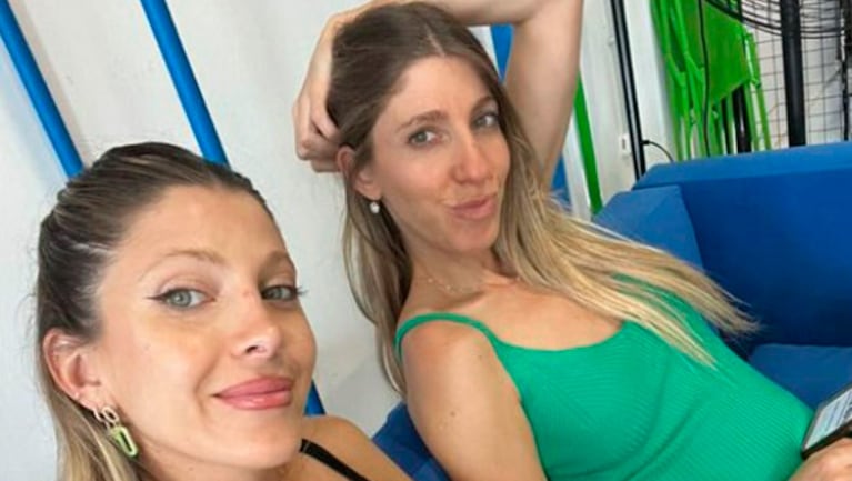 Cande Ruggeri reveló que su hermana Dai también está embarazada y compartió la foto luciendo sus pancitas.