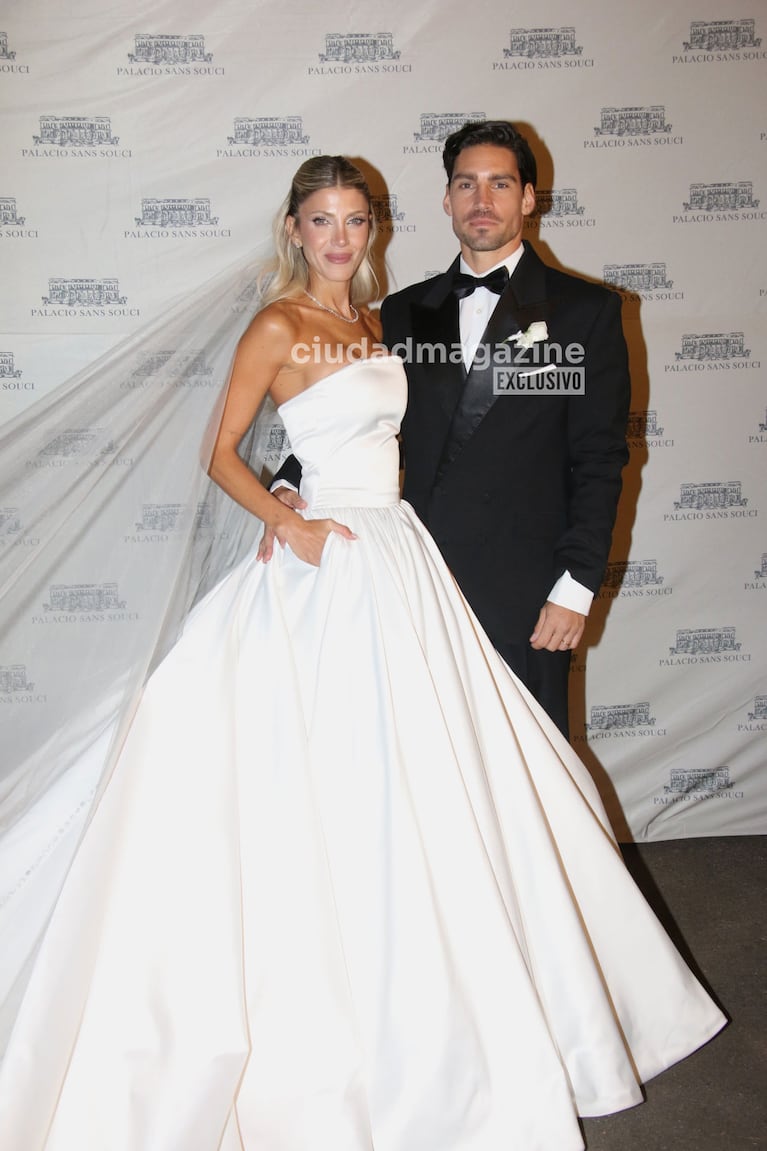 Cande Ruggeri y Nicolás Maccari se casaron y mostraron sus looks (Foto: Movilpress).