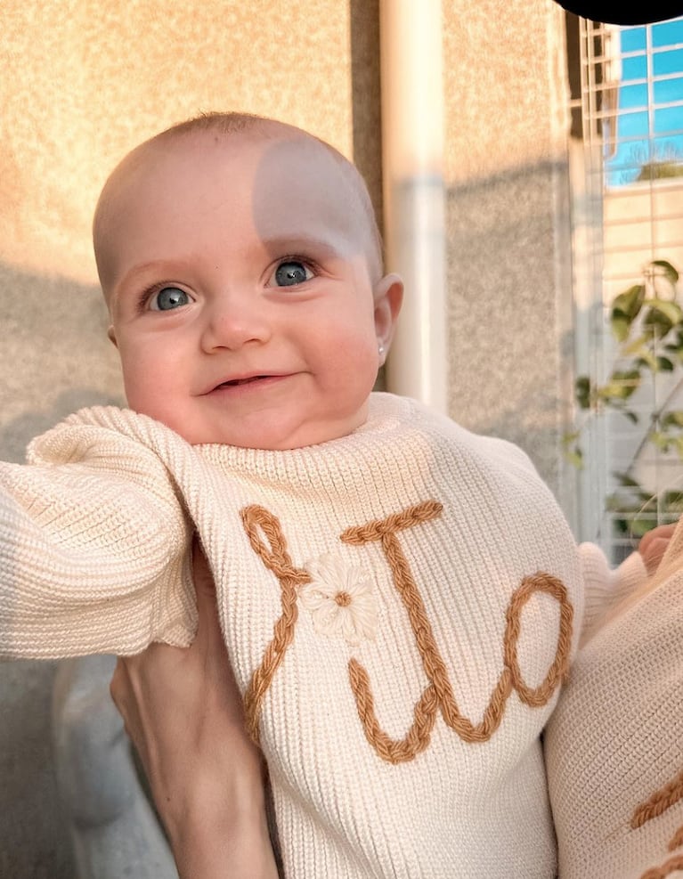 Cande Ruggeri y su hija Vita se vistieron iguales para pasear: el buzo personalizado que enterneció a sus fans