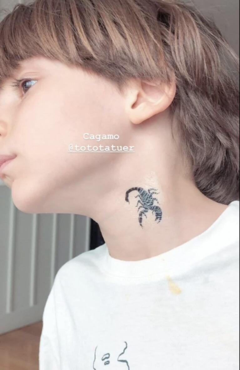 Cande Tinelli mostró el primer 'tatuaje' lavable de Lolo en el cuello, tras su audaz araña en la cabeza: "¡Cagamos!"