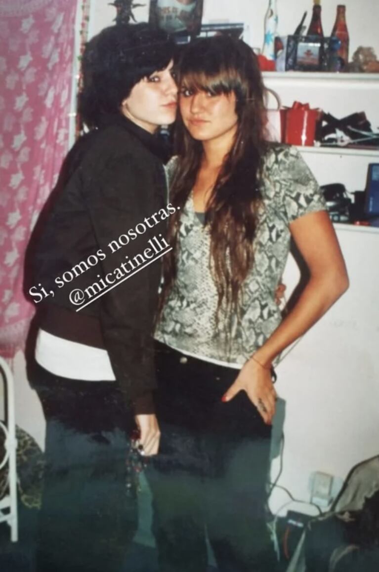 Cande Tinelli posteó una foto súper retro con Mica en la que están irreconocibles: "Sí, somos nosotras"