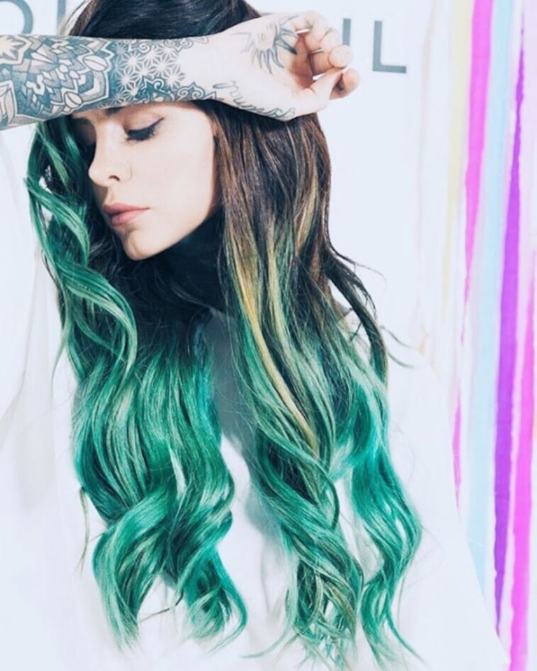 Cande Tinelli renovó su cabellera con un radical "azul caribeño": "Soy muy pro a los cambios, a probar y a divertirme con mi pelo"