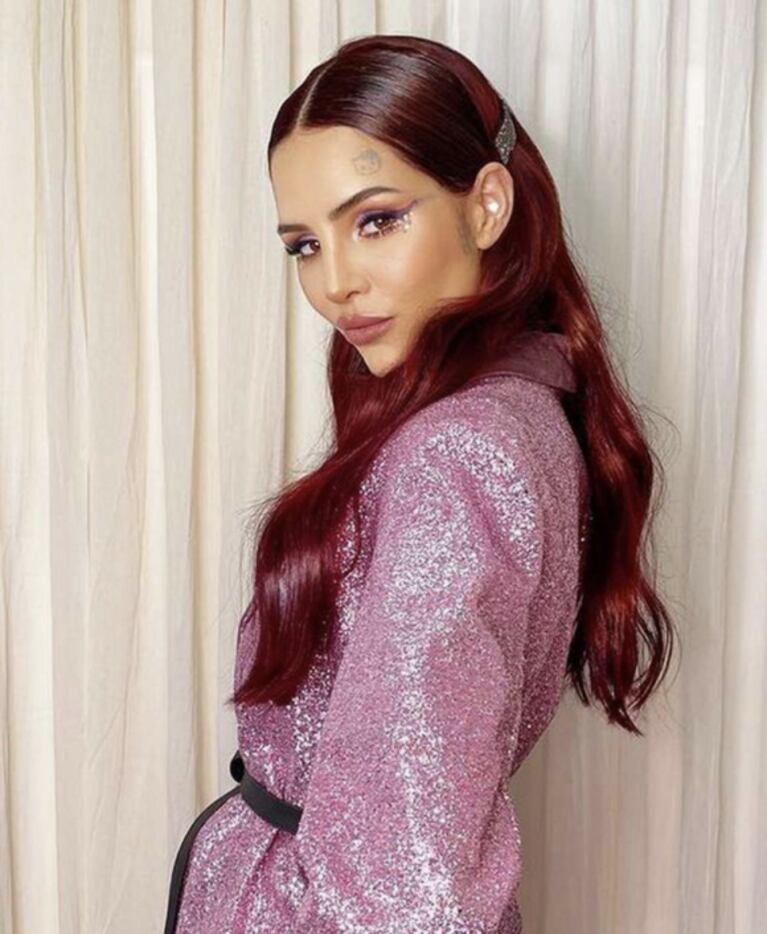 Cande Tinelli se animó a un radical cambio de look y se tiñó de pelirroja