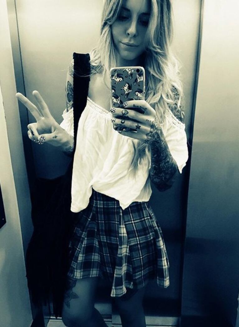 Cande Tinelli y su look "colegiala" chic en Instagram.