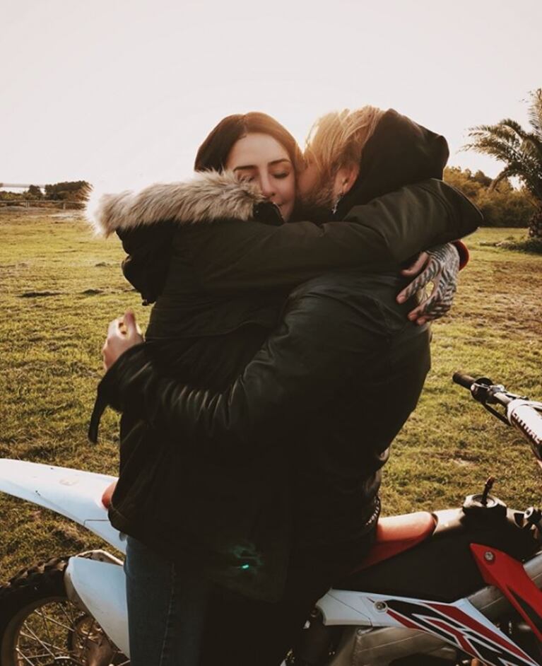 Cande Tinelli y sus fotos a los besos con Luca Bonomi