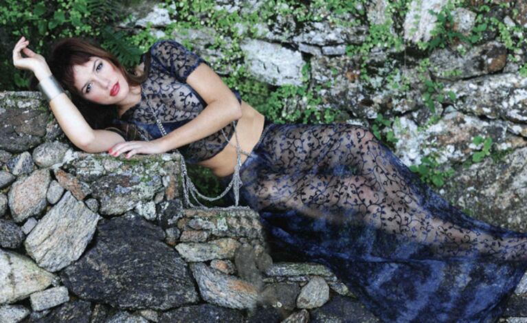 Candela Vetrano, producción de fotos sexy y confesión: "Muero por tener hijos". (Foto: revista Caras)