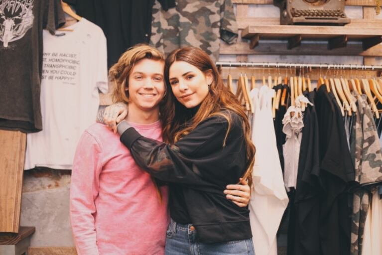 Candelaria Tinelli inauguró su local junto a Marcelo y Franco Masini: todas las fotos y postales mimosas con su novio