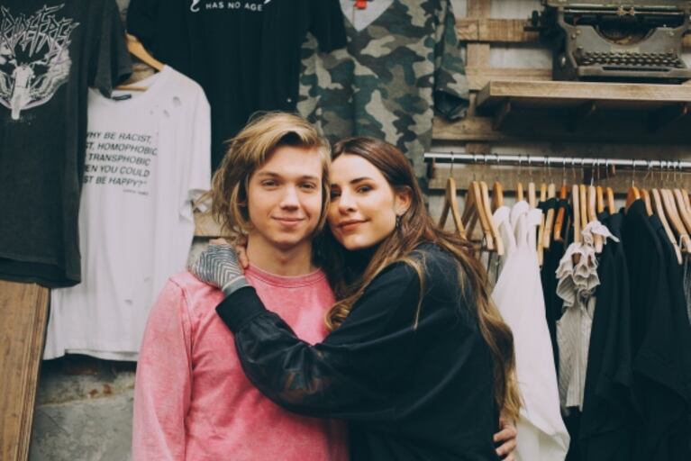 Candelaria Tinelli inauguró su local junto a Marcelo y Franco Masini: todas las fotos y postales mimosas con su novio