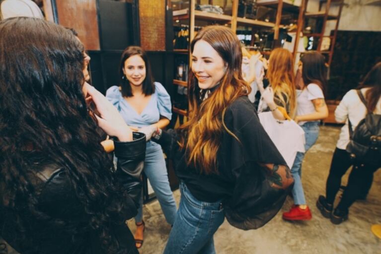 Candelaria Tinelli inauguró su local junto a Marcelo y Franco Masini: todas las fotos y postales mimosas con su novio