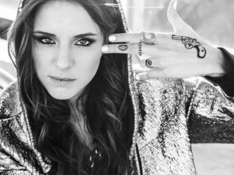 Candelaria Tinelli se tapó su famoso tatuaje del arma en su mano... ¡y mirá qué se hizo!