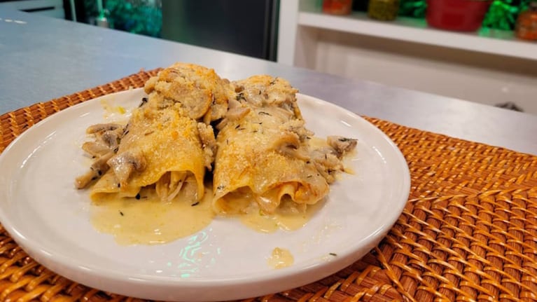 Canelones de pollo con salsa de hongos, receta
