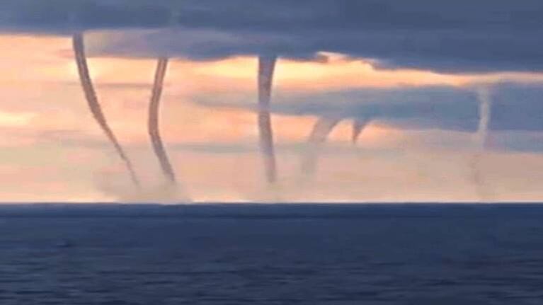 Captan seis enormes trombas marinas en el Golfo de México