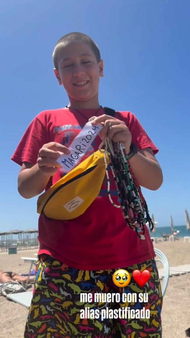 Captaron a Momo trabajando en la Costa: así son las joyas que vende | Créditos: Instagram @jmena