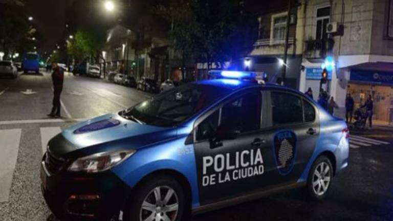 Capturaron a una pareja de dealers con cocaína en Liniers