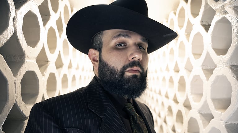 Carín León lanza “Muda”: su álbum más arriesgado antes de su show en el Movistar Arena