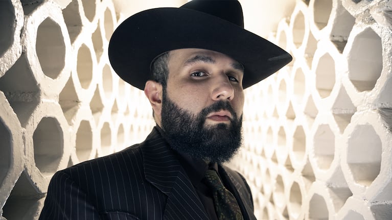 Carín León lanza “Muda”: su álbum más arriesgado antes de su show en el Movistar Arena