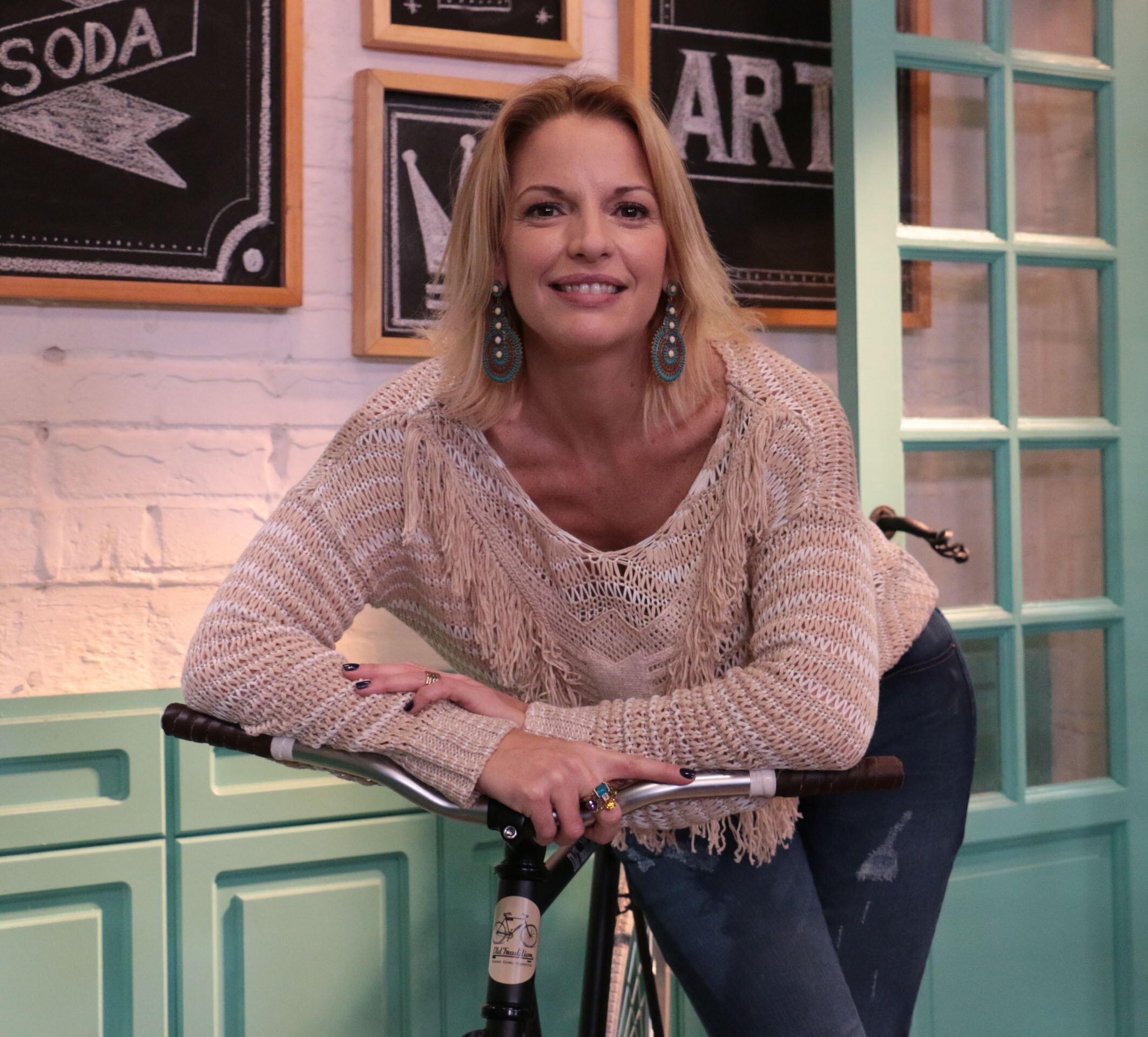 Carina Zampini, de heroína de telenovela a conductora exitosa en Morfi, todos a la mesa. (Foto: gentileza prensa Telefe)