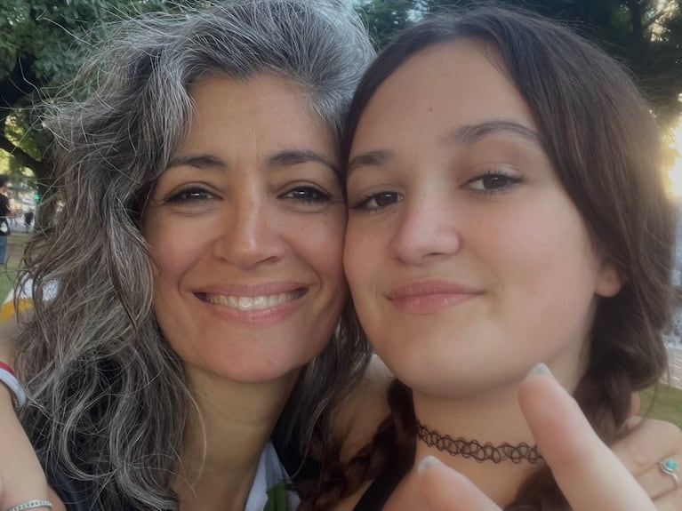 Carla Conte y su hija Mora. (Foto: @negraconte)