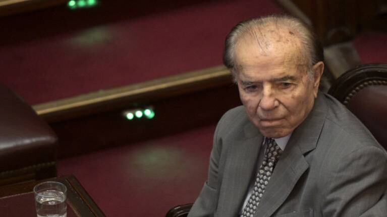 Carlos Menem recibió el alta tras dos semanas de internación por neumonía