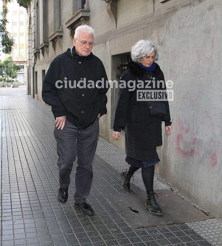 Carlos Ulanovsky y su esposa (Foto: Movilpress)