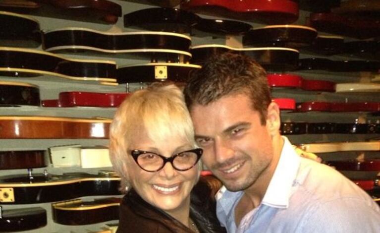 Carmen Barbieri junto a un amigo, en Nueva York. (Foto: Twitter)