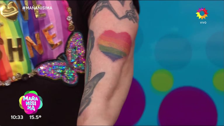 Carmen Barbieri se tatuó en vivo.