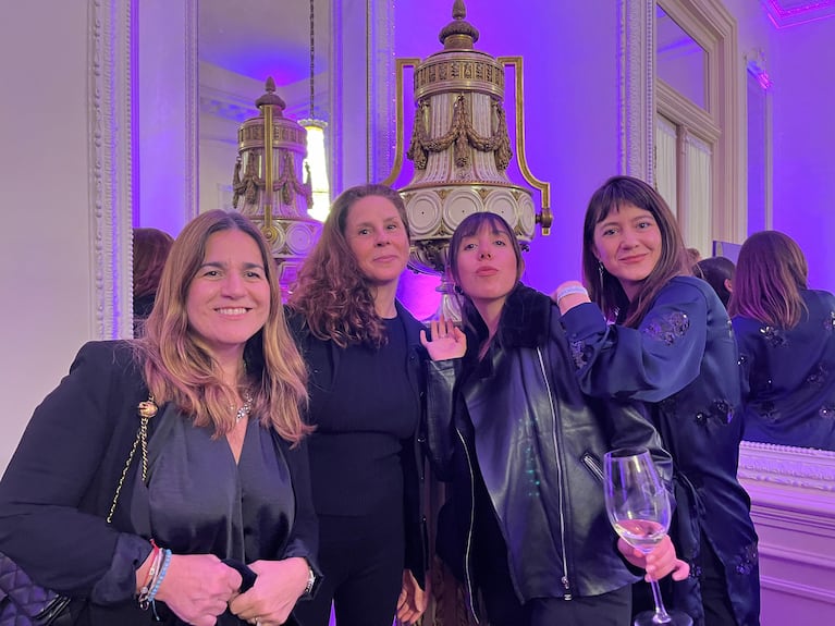 Caro Banfi, Cris Gee, Agustina Trovato y Daniela Oviedo, parte del staff de la productora Mamá Húngara.