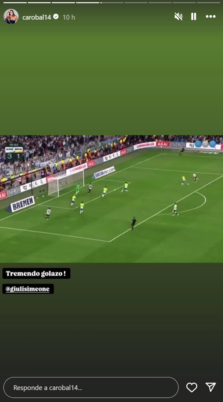 Caro se emocionó por el gol de su hijo. Foto: IG | carobal14
