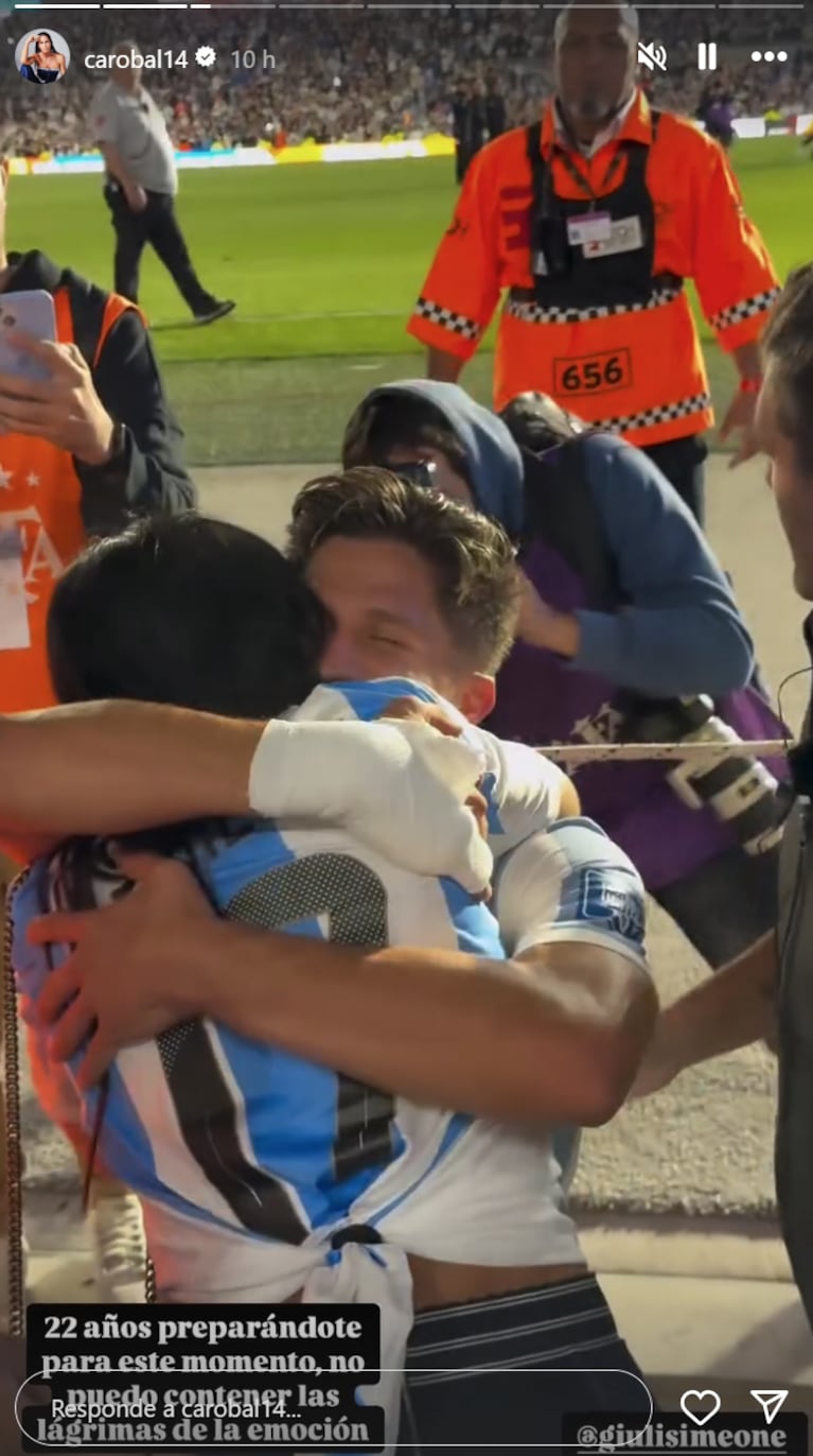 Caro se emocionó por el gol de su hijo. Foto: IG | carobal14