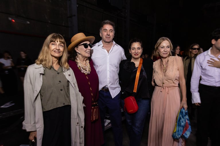 Carola Reyna, Graciela Borges, Muriel Santana, Ines Estévez y Chelo Cantón.