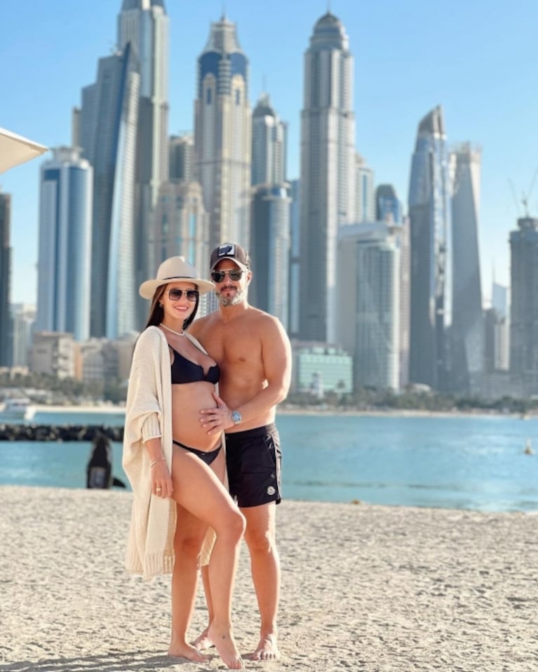 Carolina Haldemann lució su pancita de cinco meses en Dubai junto a su pareja: "Viajar embarazada es hermoso"