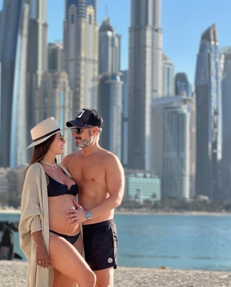 Carolina Haldemann lució su pancita de cinco meses en Dubai junto a su pareja: "Viajar embarazada es hermoso"