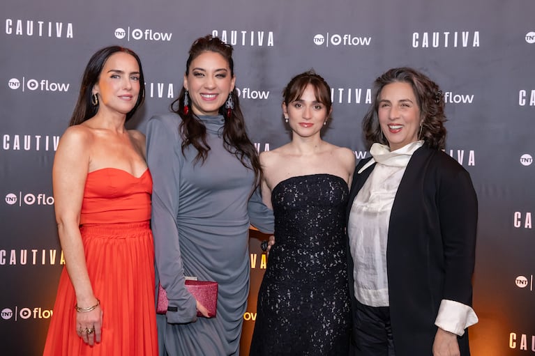 Carolina Kopelioff, Lorena Vega y las directoras de Cautiva. Foto: prensa