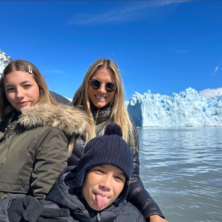 Carolina Oltra con sus hijos Constantino y Jazmín (Instagram)