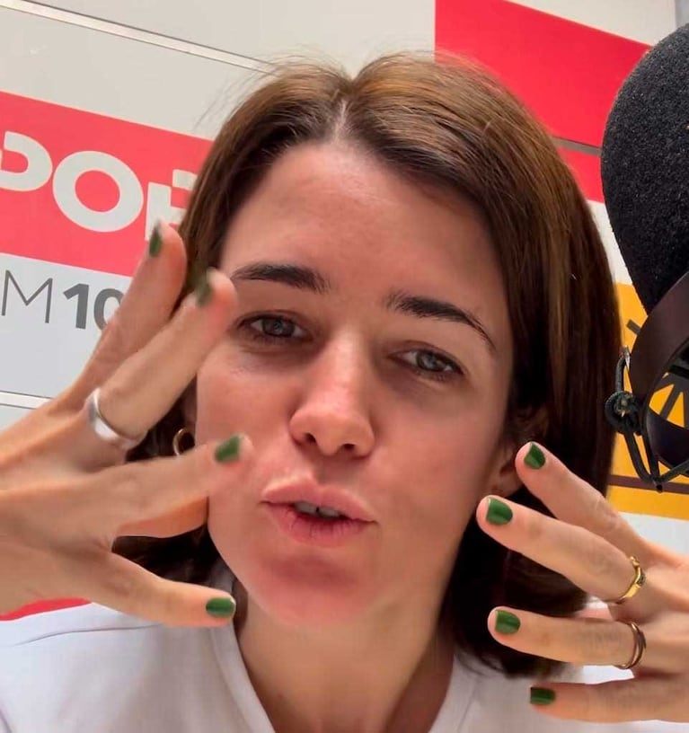Carolina se dejó ver con un anillo nuevo desde diciembre (Foto: Instagram @popradio1015)