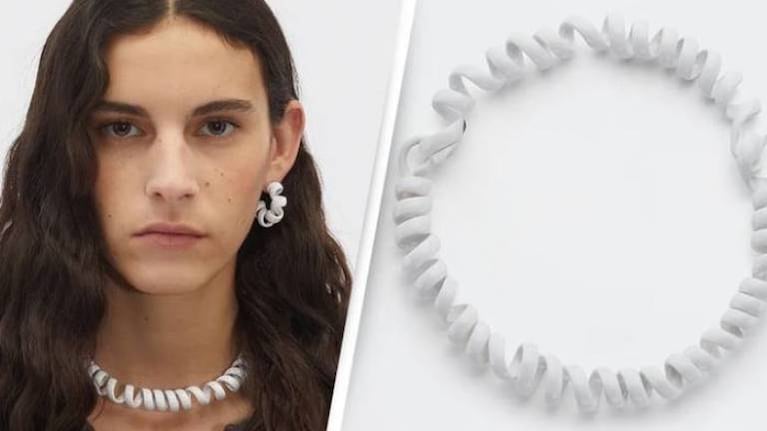 Casa de moda italiana vende un collar similar a un cable telefónico por más de 2 mil dólares