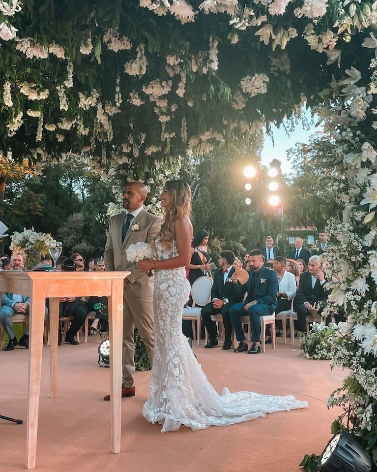 Casamiento de la Brujita Verón y Valentina Martin (Fotos: Instagram @valentinamartin y @juansebastian.veron)