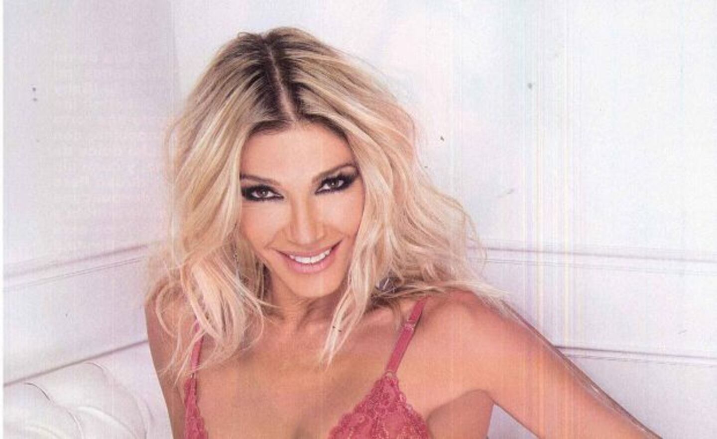 Catherine Fulop, diosa en una producción de la revista Gente. 