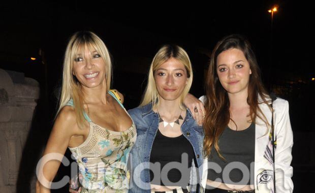 Catherine Fulop y sus hijas Tiziana y Oriana. (Foto: Jennifer Rubio-Ciudad.com)