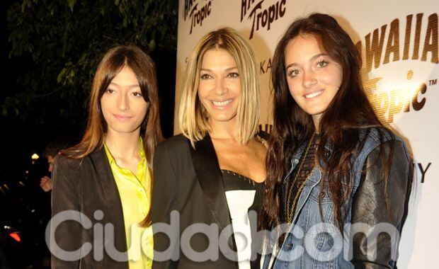 Catherine Fulop y sus hijas, tres diosas (Foto: Jennifer Rubio).
