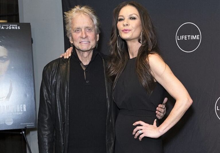 Catherine Zeta-Jones bancó a su esposo ante denuncias de presunto acoso sexual   