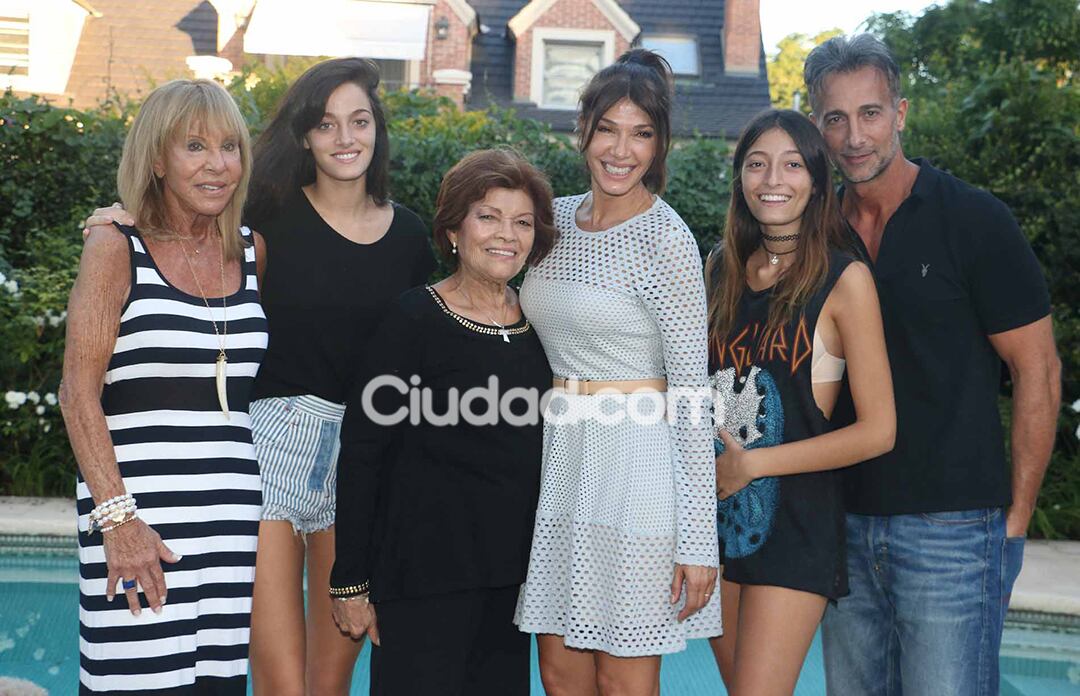Cathy Fulop en familia en su cumple número 50. (Foto: Movilpress)