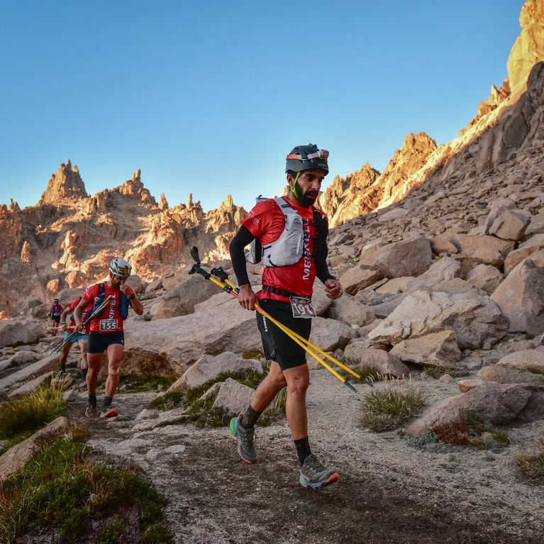 Cayó desde 30 metros en la montaña y ahora necesita $115 millones para volver a caminar: cómo ayudarlo