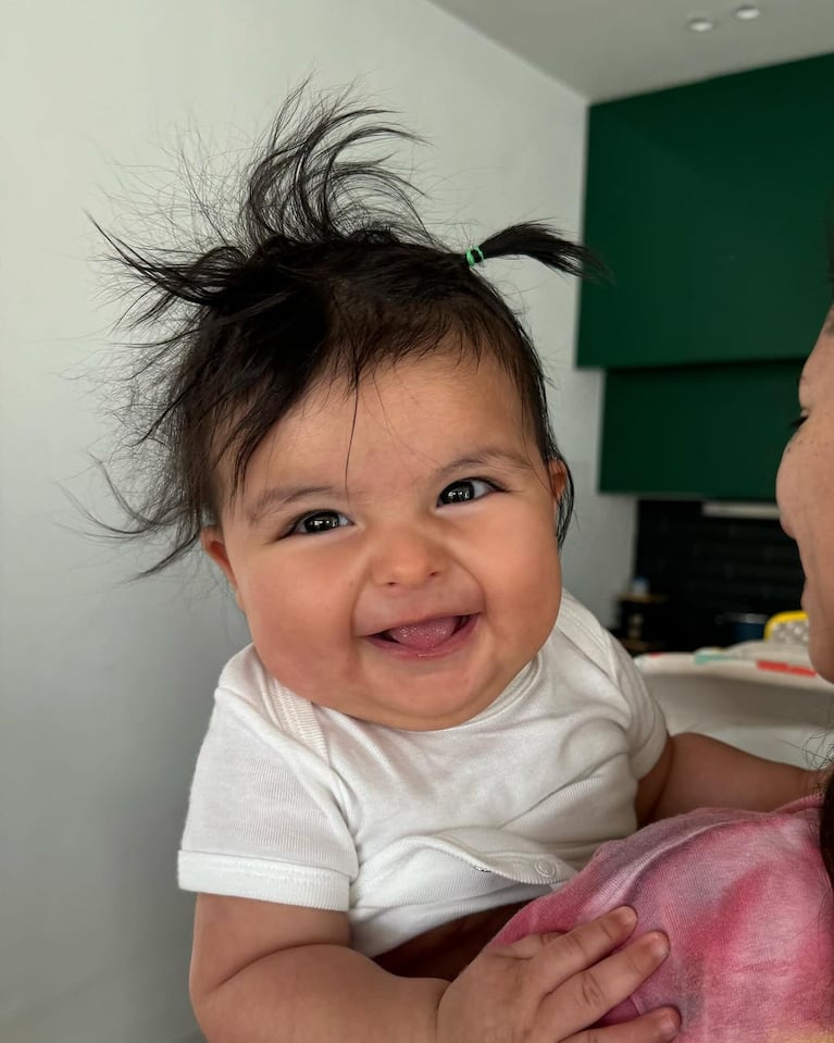 Cazzu mostró por primera vez a su hija, a cinco meses de ser mamá, y reveló su original nombre: las fotos