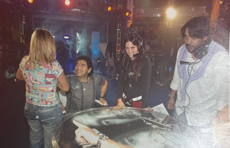 Cecilia Ergueta en plena producción con Diego Maradona y Coco Fernández.